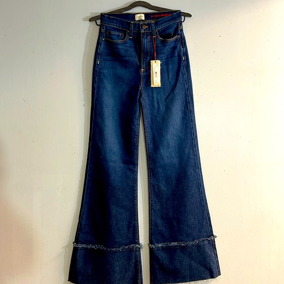 Alice + Olivia Gorgeous High-Rise Wide-Leg Jeans with exaggerated hem - Picture 3 of 9